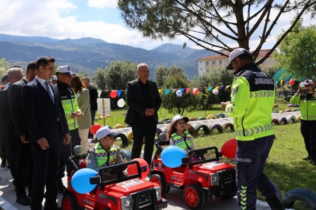 Çine’de miniklere trafik bilinci aşılandı 3 cinede miniklere trafik bilinci asilandi 677ad05b9845
