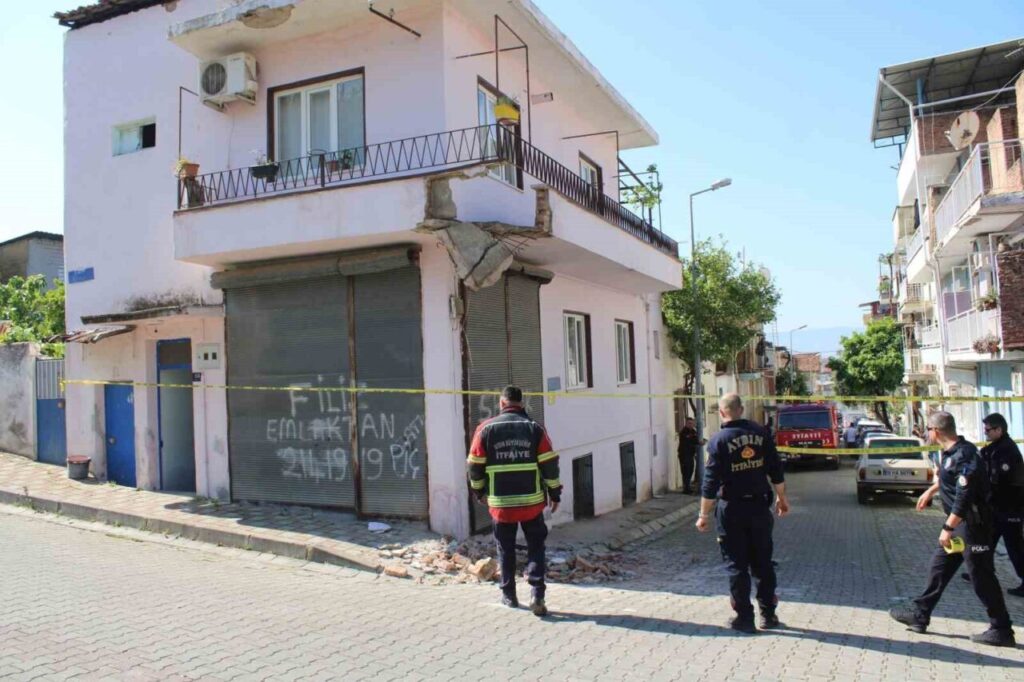 coken balkondan zemine dusen engelli genc sevenlerini uzdu 473e94043cdf