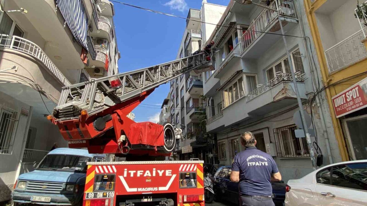 Dar merdivenden indirilemeyen hastanın imdadına itfaiye ekipleri yetişti