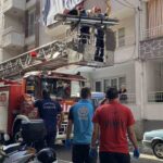 dar merdivenden indirilemeyen hastanin imdadina itfaiye ekipleri yetisti adaa9fa23fac