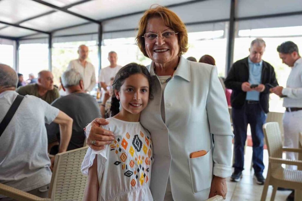 Didim Belediyesi’nden Akbük’te bayramlaşma programı düzenlendi 4 didim belediyesinden akbukte bayramlasma programi duzenlendi 8df9a5dd8570