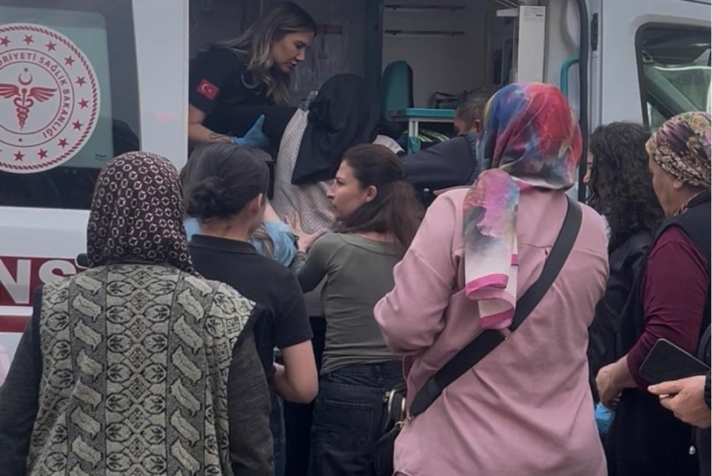 Dumanları gören yaşlı kadın fenalaştı 1 dumanlari goren yasli kadin fenalasti 16b351b36a21