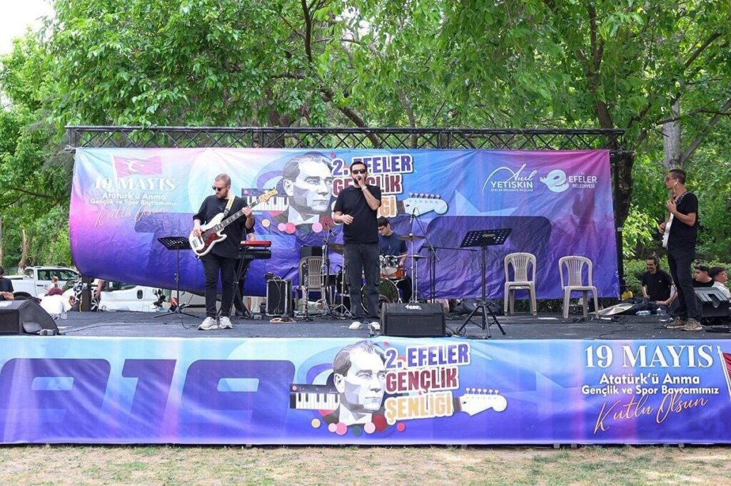 Efeler’de 19 Mayıs coşkusu Gençlik Şenliği ile yaşandı 3 efelerde 19 mayis coskusu genclik senligi ile yasandi d7eff094397c
