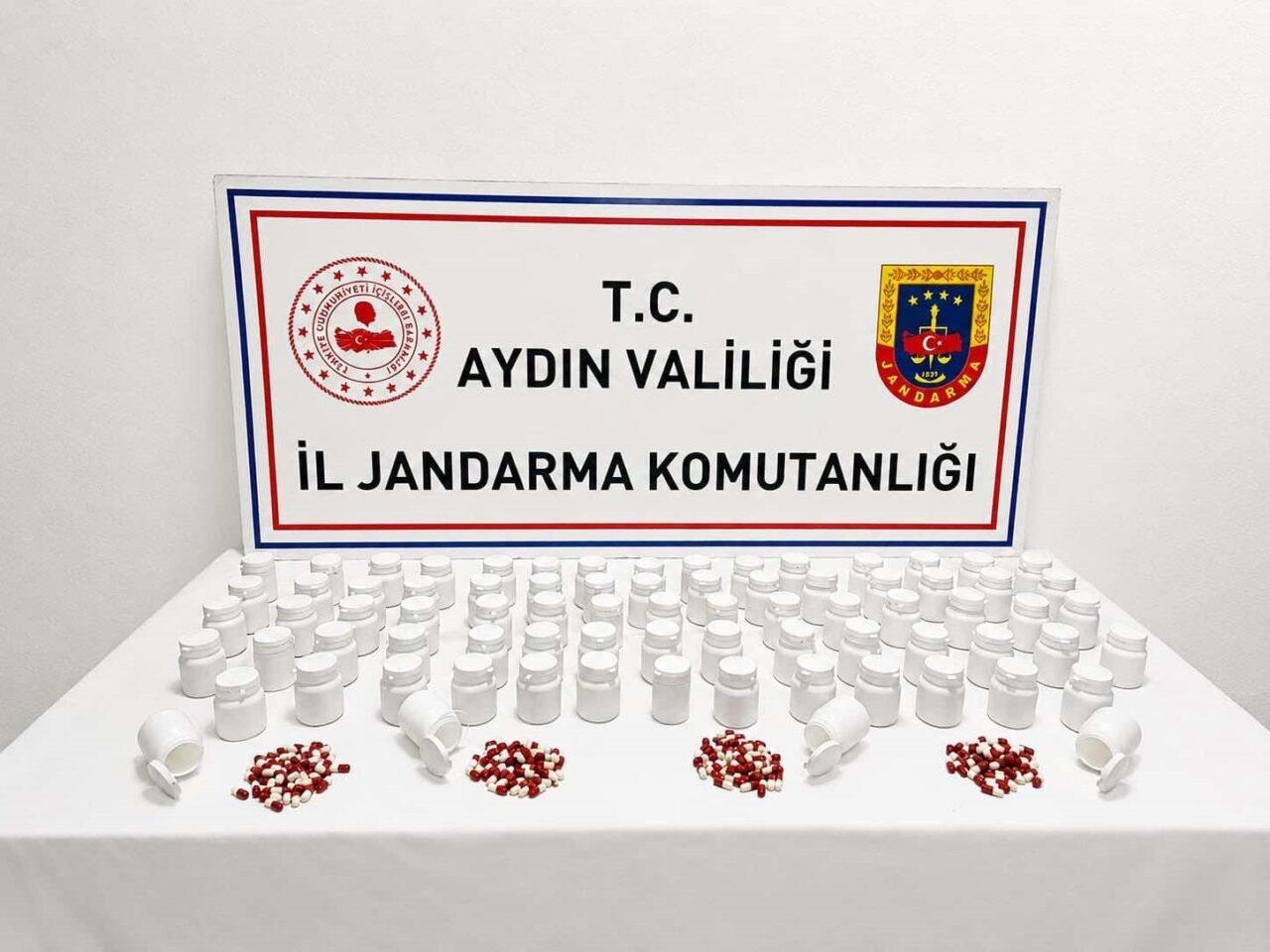 Efeler’de 3 bin 939 adet uyuşturucu hap ele geçirildi