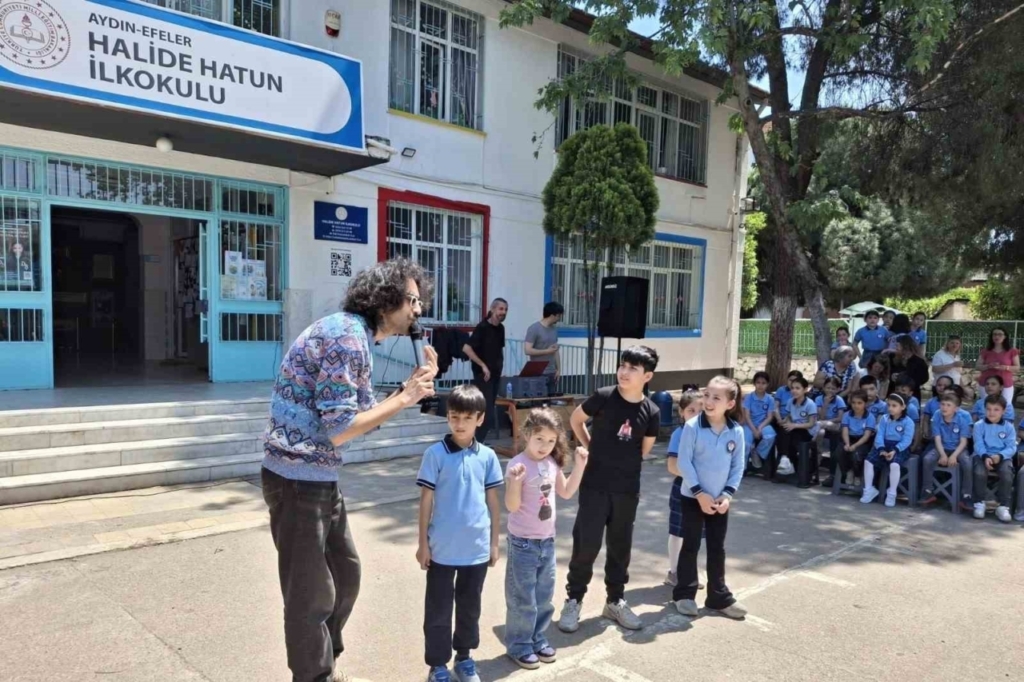 efelerin sanatcilari cocuklar icin sahneye cikti 0742ae7567cb