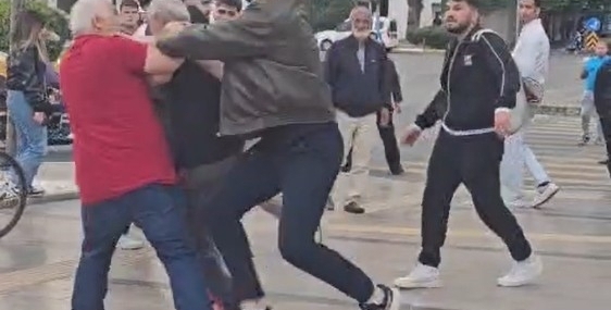 Eşinin gözü önünde darp edildi