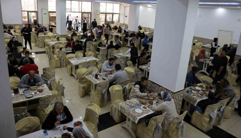 gamze ile berkayin dugunu aydin daglarindaki yuzlerce cipi nazillide topladi b6a081172aa6