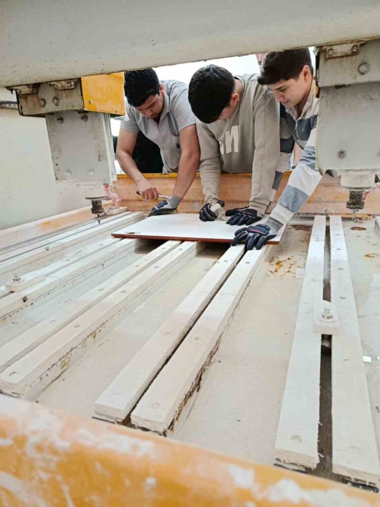 germencikli ogrenciler budapestede avrupa standartlarinda egitim aldi defc4319ff7d