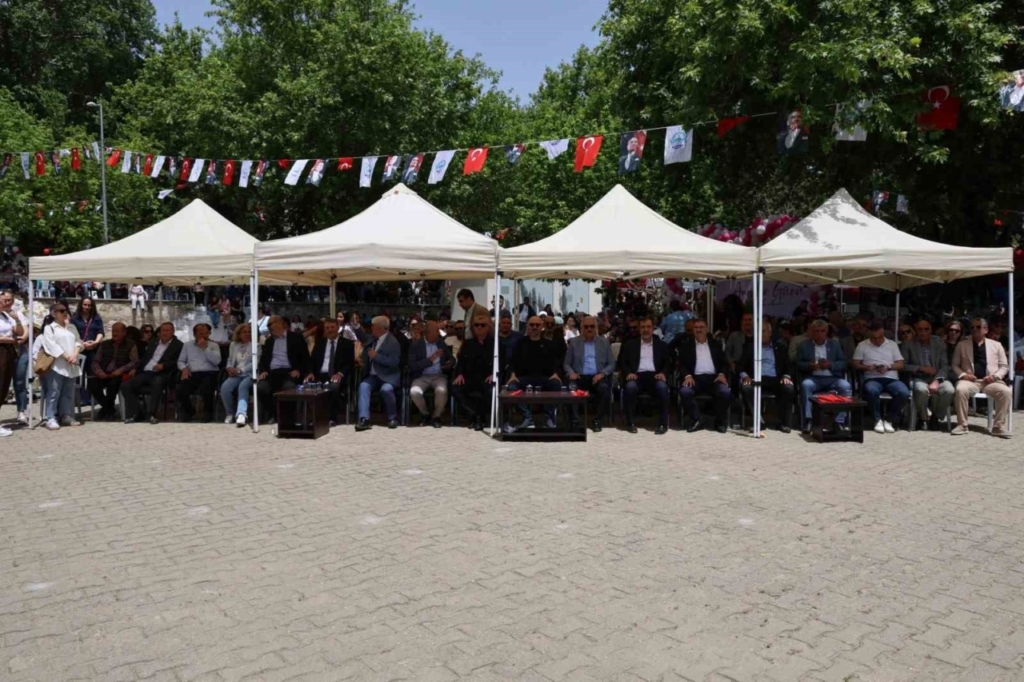 gullubahcede festival coskusu basladi 1a74ac605c61