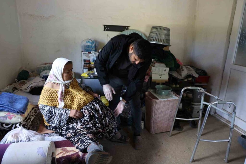 her gecen gun karni buyuyen caresiz kadin 170 kiloya ulasti artik hareket edemiyor 2467b1b05375