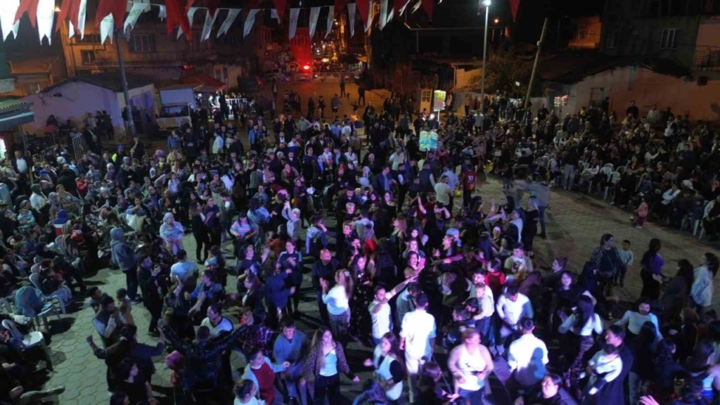 incirliovada vatandaslar hidirellezi kutladi 80d8bd97b671