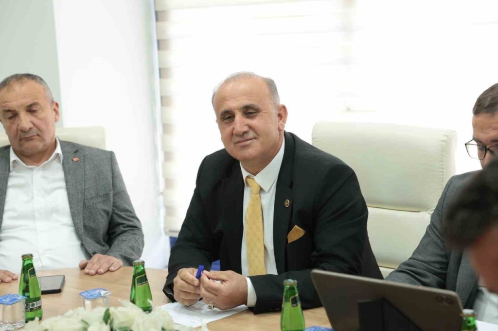 İncirliova’ya iki yeni çöp kamyonu 2 incirliovaya iki yeni cop kamyonu 649c57c6ad07