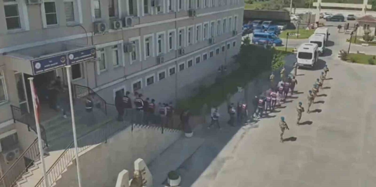 jandarmadan 8 ilcede 105 supheliye es zamanli uyusturucu operasyonu 897439c17744