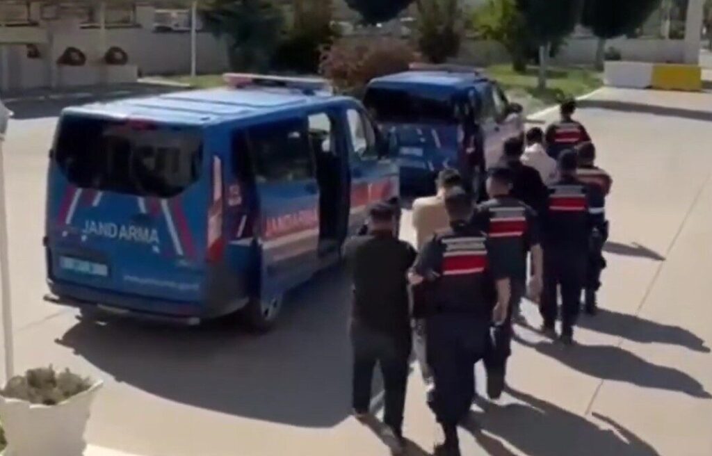 jandarmadan 8 ilcede 105 supheliye es zamanli uyusturucu operasyonu f8df68778e64