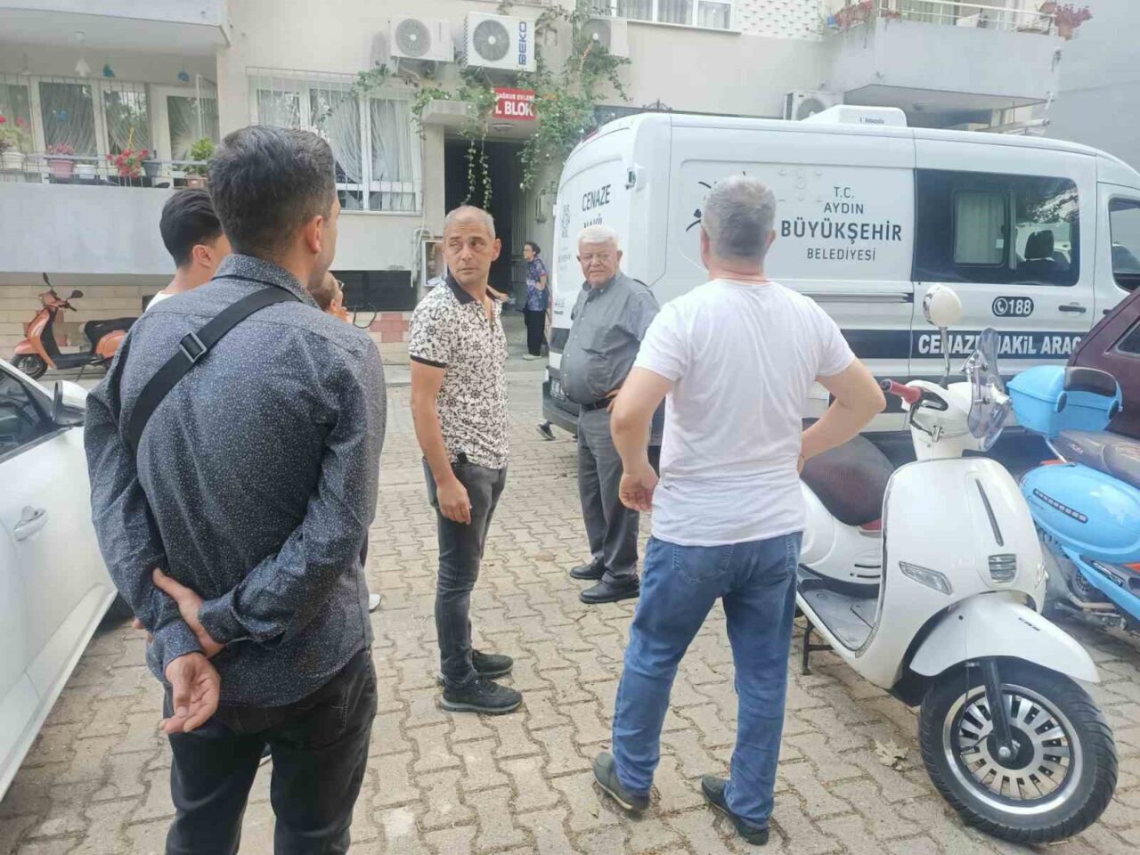 Kanser tedavisi gören yaşlı adam eşi tarafından ölü bulundu