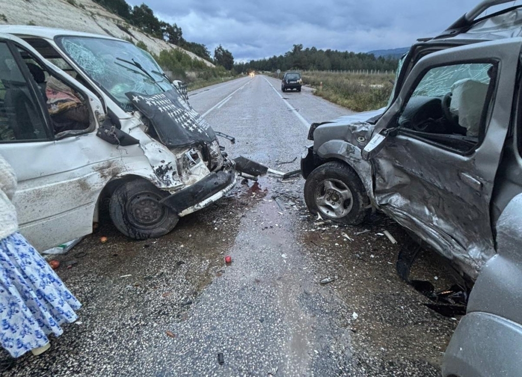 karacasuda trafik kazasi 6 yarali 7a9e8adc2fc8