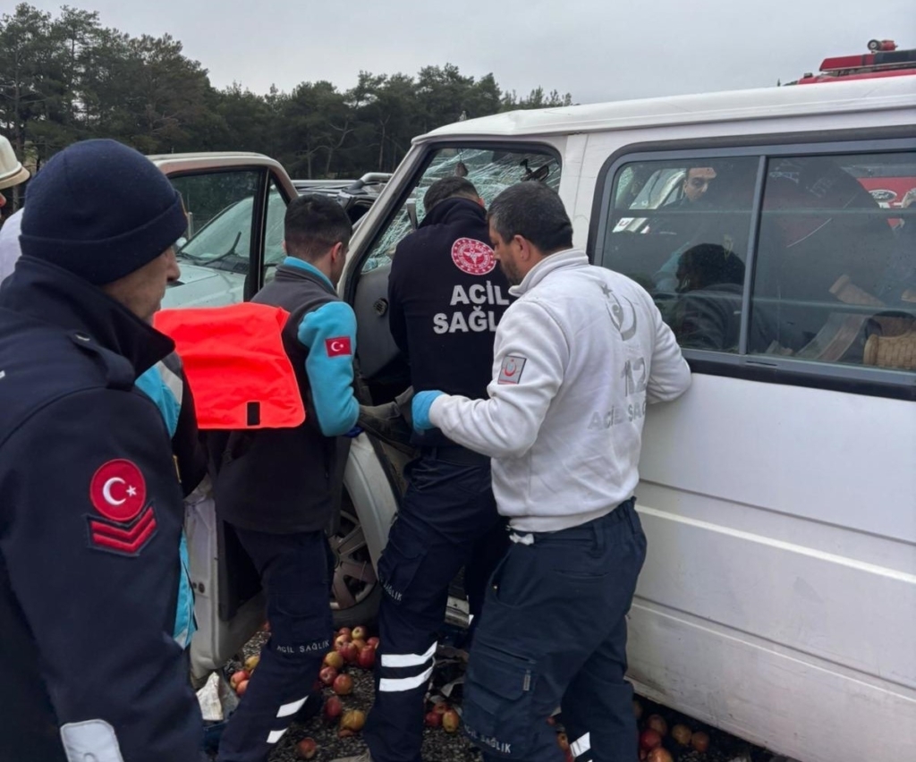karacasuda trafik kazasi 6 yarali d1fc99422cfb