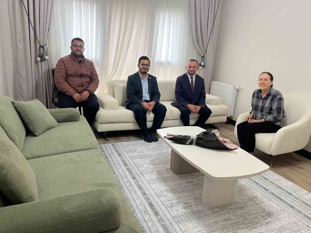Kaymakam Gündoğdu şehit aileleri ve gazilerle bayramlaştı 2 kaymakam gundogdu sehit aileleri ve gazilerle bayramlasti dad3db2f5d38