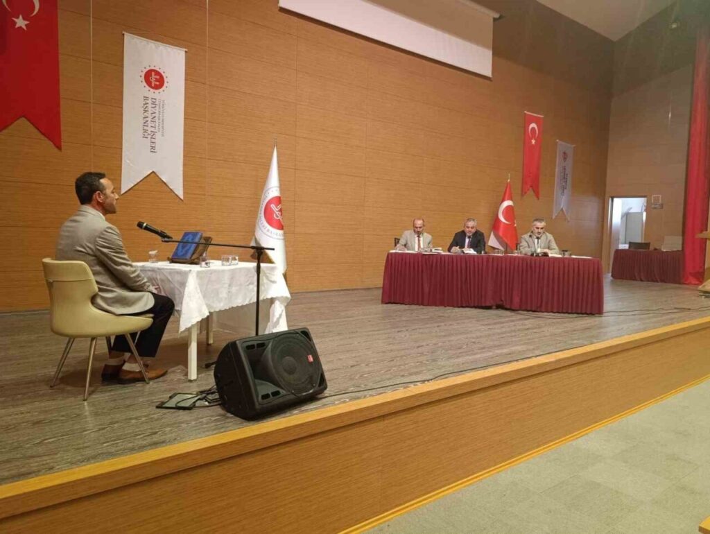 Kur’an-ı Kerim’i Güzel Okuma Yarışması il finali yapıldı 3 kuran i kerimi guzel okuma yarismasi il finali yapildi bf77c3174c63