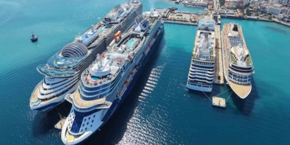 Kuşadası’na 4 gemi ile 10 bin 800 turist geldi