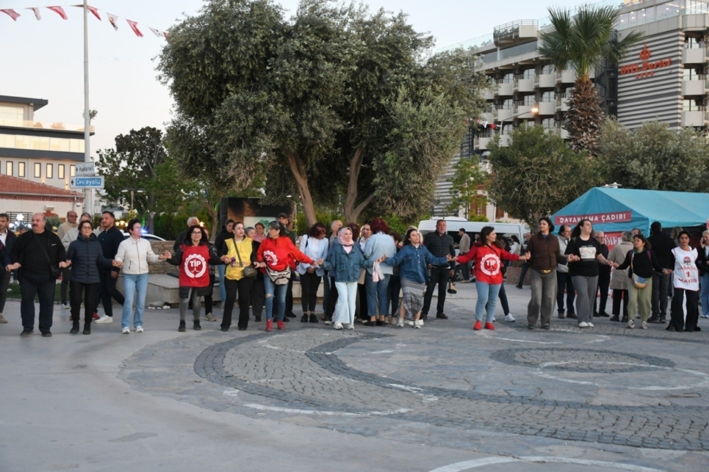 kusadasinda 1 mayis kutlamalari omer gunel mitingine dondu 3fd1c2226244
