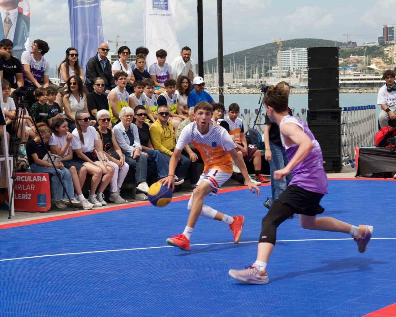 kusadasinda basketbol turnuvasi basladi d0ca65c6462c