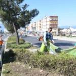Kuşadası’nda bayram öncesi refüjler bakıma alındı