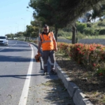 Kuşadası’nda bayram öncesi refüjler bakıma alındı