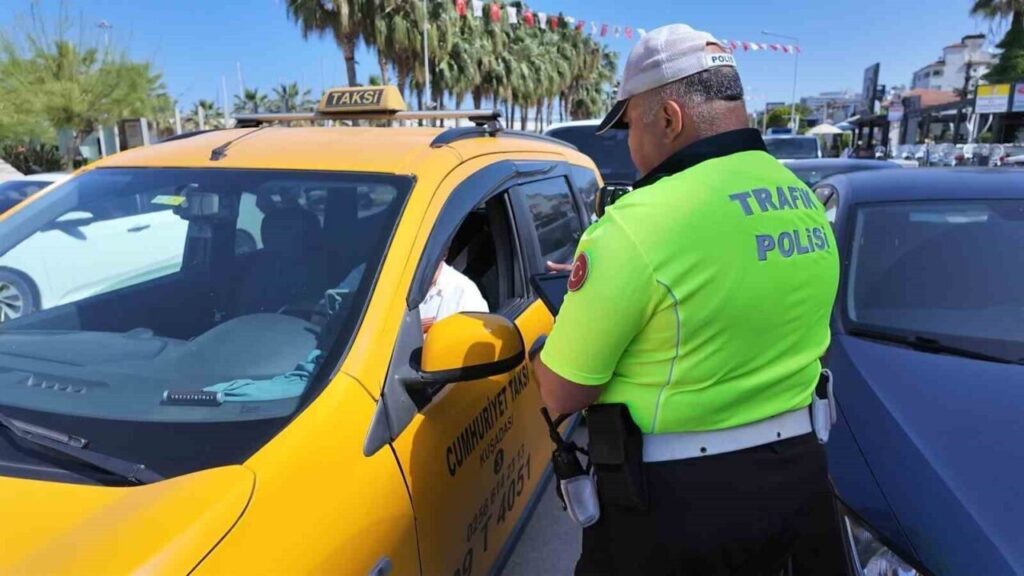 kusadasinda kurban bayrami oncesi havadan trafik denetimleri sikilastirildi 433e7f3439b7