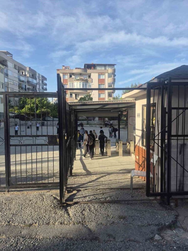 kusadasinda okul guvenligi icin yeni donem 228b47b7afa5