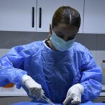 kusadasinda sokak hayvanlarina ucretsiz sifa eli 233dcf1f659b