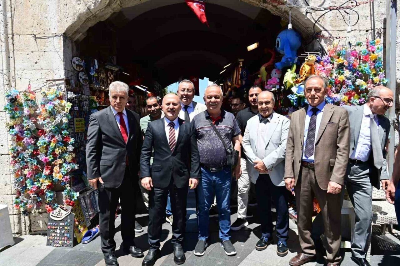 kuto baskani akdogan vali varola kusadasinda eslik etti d0e7c119b502