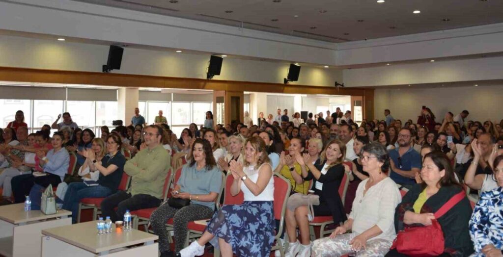 kuto hizmet binasi kusadasinin ortak bulusma noktasi olmaya devam ediyor 331c7bc2ebcc