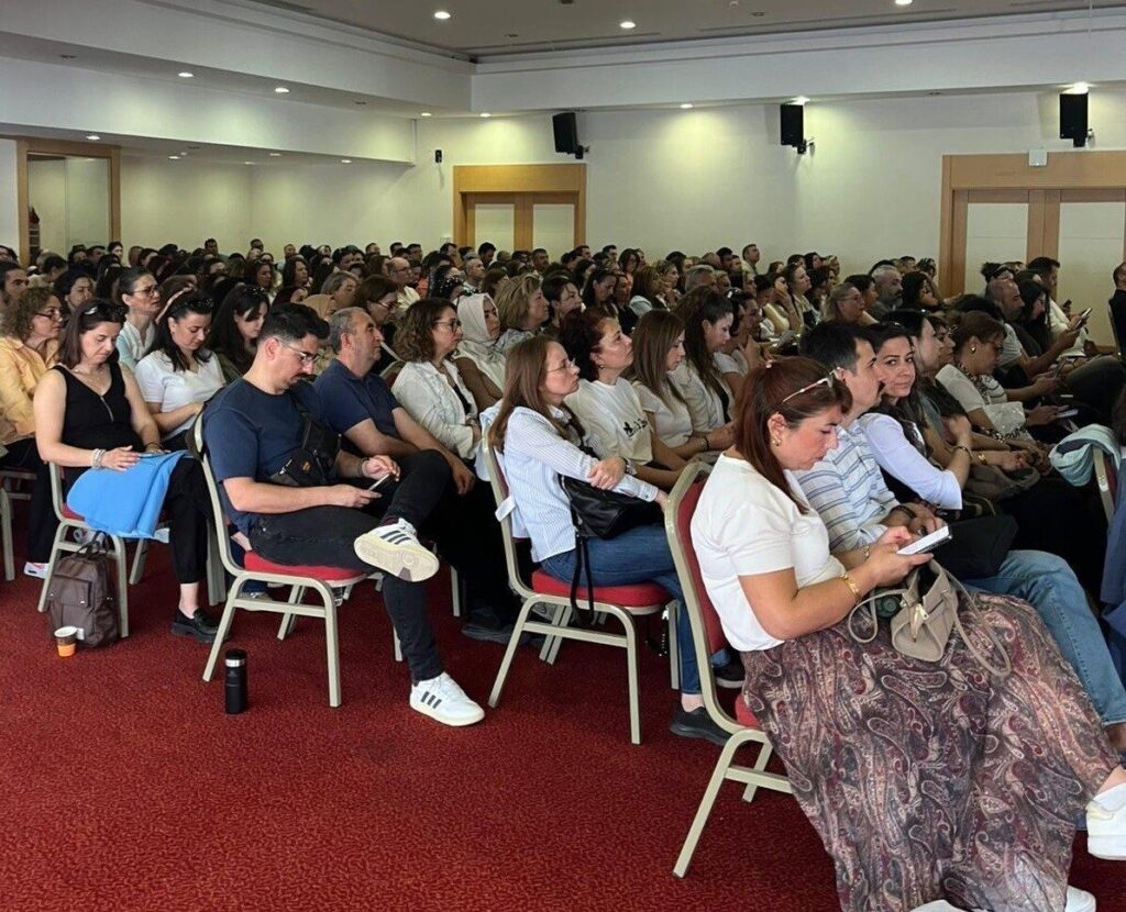 kuto hizmet binasi kusadasinin ortak bulusma noktasi olmaya devam ediyor caaa37906f3c