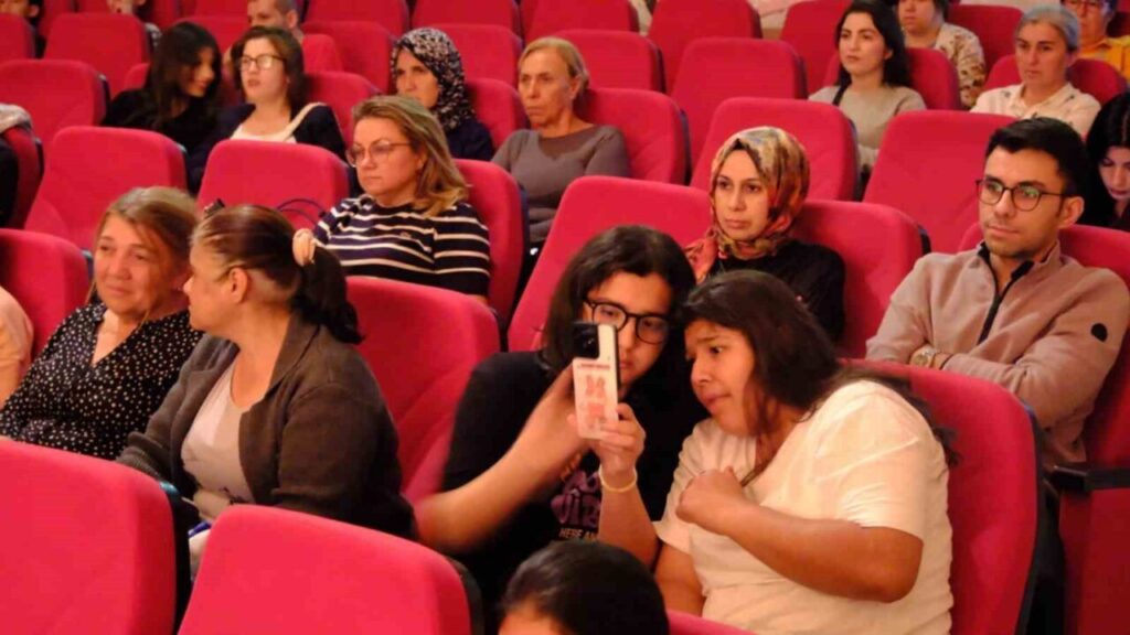 kuyucakta sahnelenenoyunla milli mucadele ruhu yeniden hissedildi 74b2e47321c7