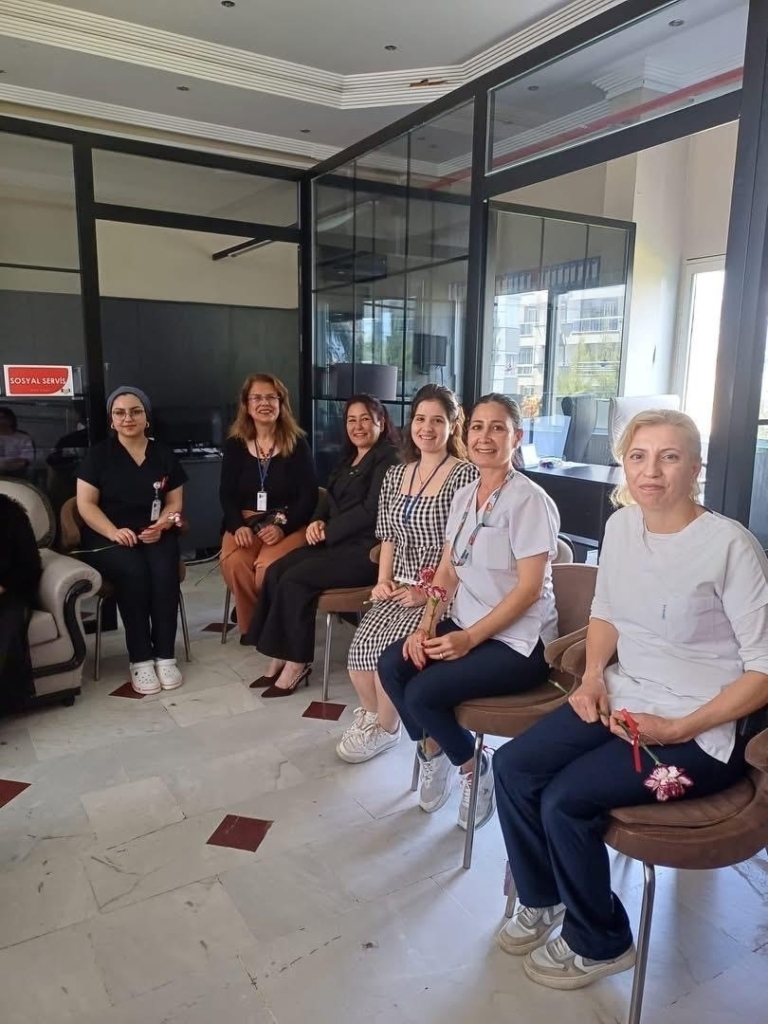MHP Kuşadası Teşkilatı Anneler Günü’nde şehit aileleriyle buluştu 5 mhp kusadasi teskilati anneler gununde sehit aileleriyle bulustu c089af1076c6