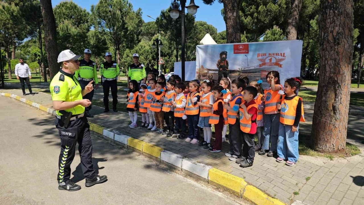 mudurlerden ogrencilere trafik egitimi f36eec9cc350