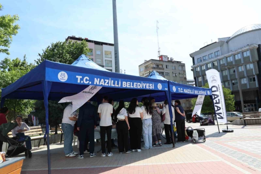 NAFAD standına vatandaşlar ilgi gösterdi 3 nafad standina vatandaslar ilgi gosterdi 6e7d64bc003a