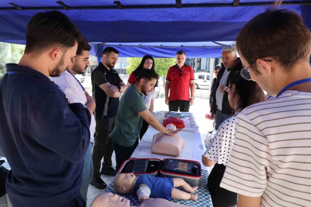 NAFAD standına vatandaşlar ilgi gösterdi 2 nafad standina vatandaslar ilgi gosterdi dad36a76169b