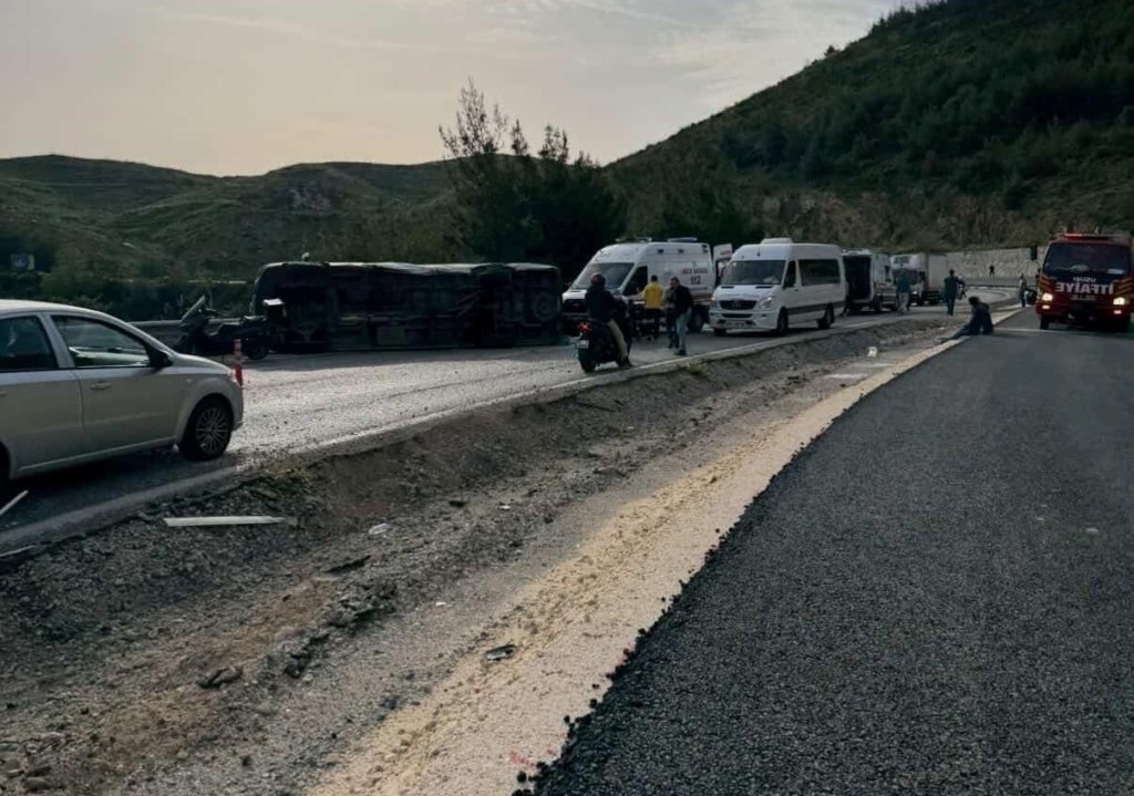 otomobille carpisan yolcu minibusu yan yatti 10 yarali 0ee751f48be0