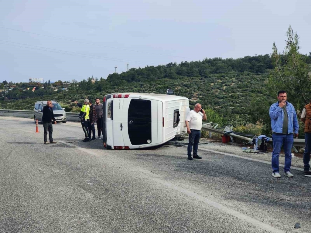 otomobille carpisan yolcu minibusu yan yatti 10 yarali dc33f28088e2