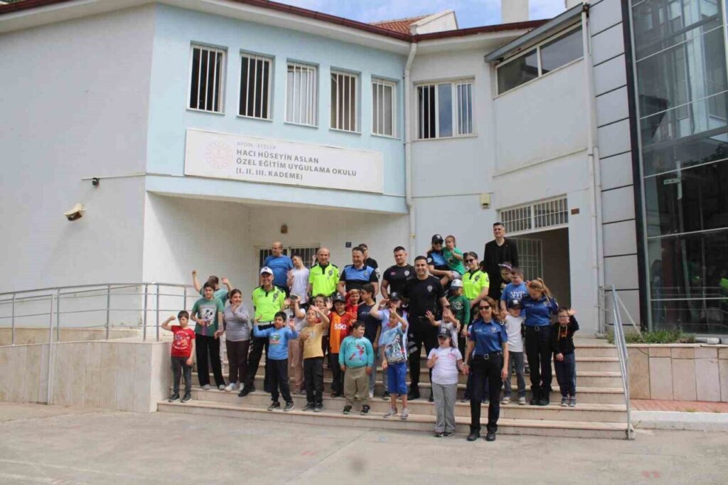 polislerden ozel cocuklara unutulmaz gun 3d01482be164