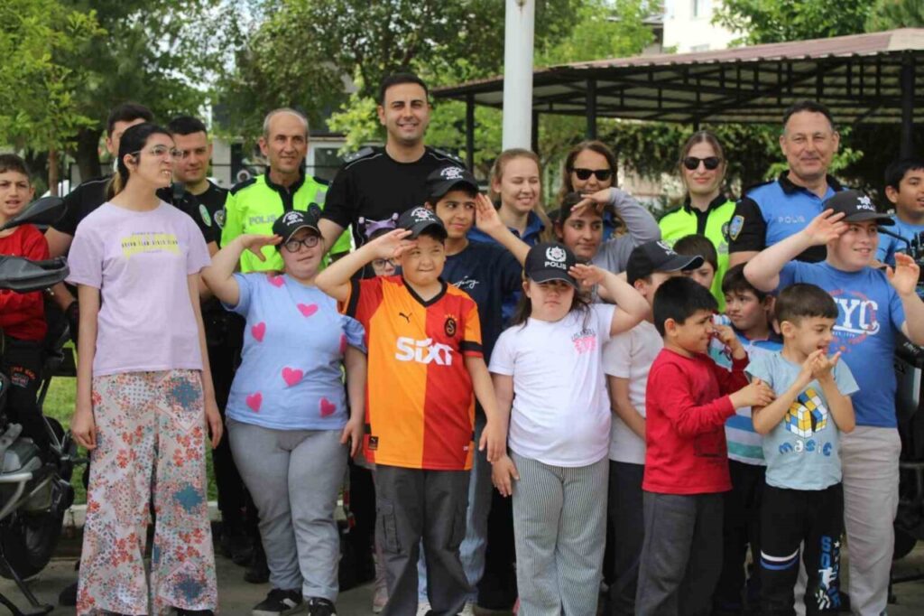 polislerden ozel cocuklara unutulmaz gun 8b4d994d4044