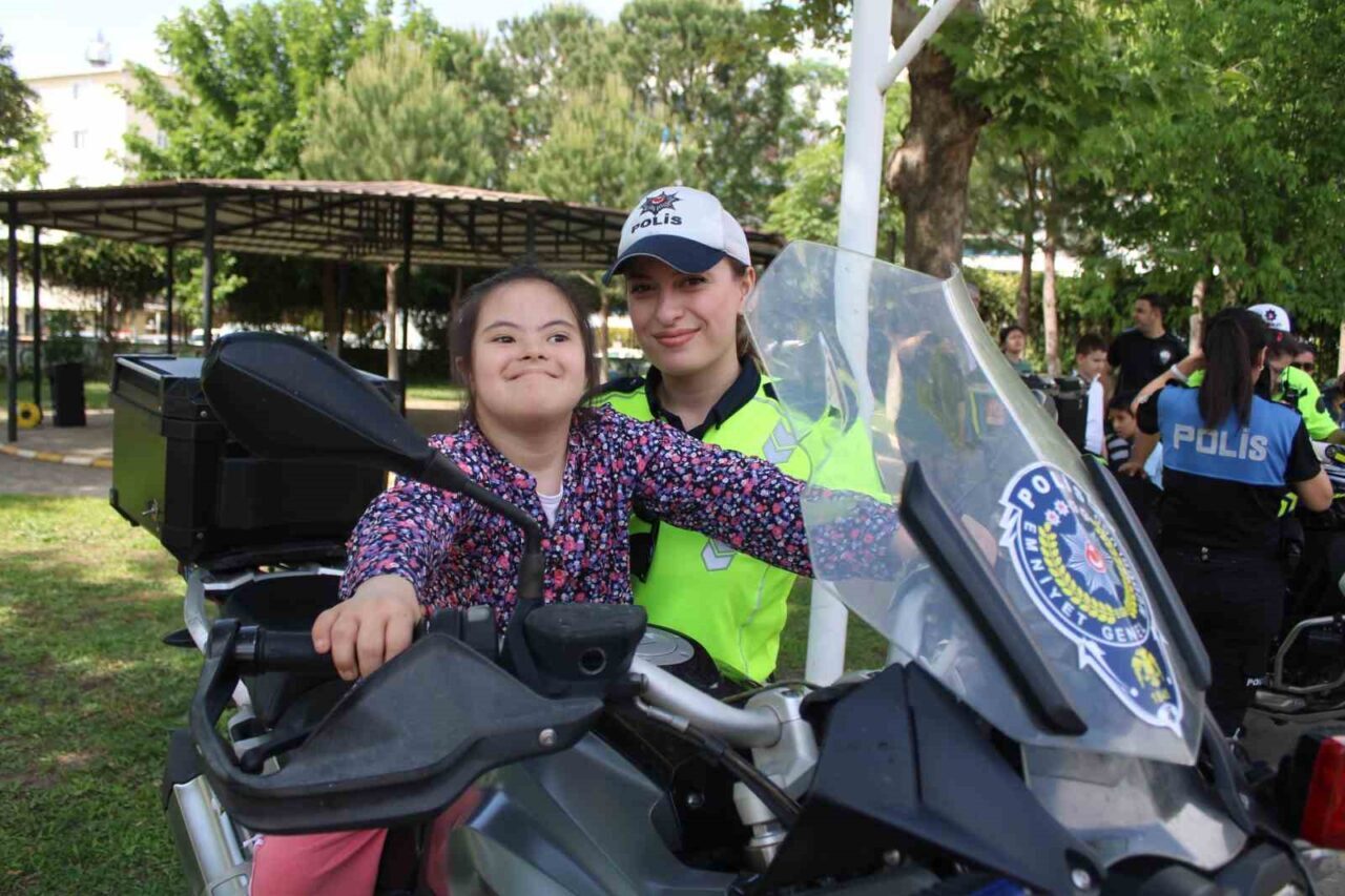 polislerden ozel cocuklara unutulmaz gun f124e0ccac7e
