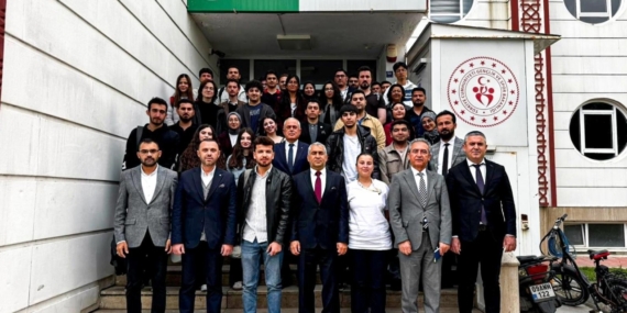 Rektör Kent öğrencilerin sorularını yanıtladı
