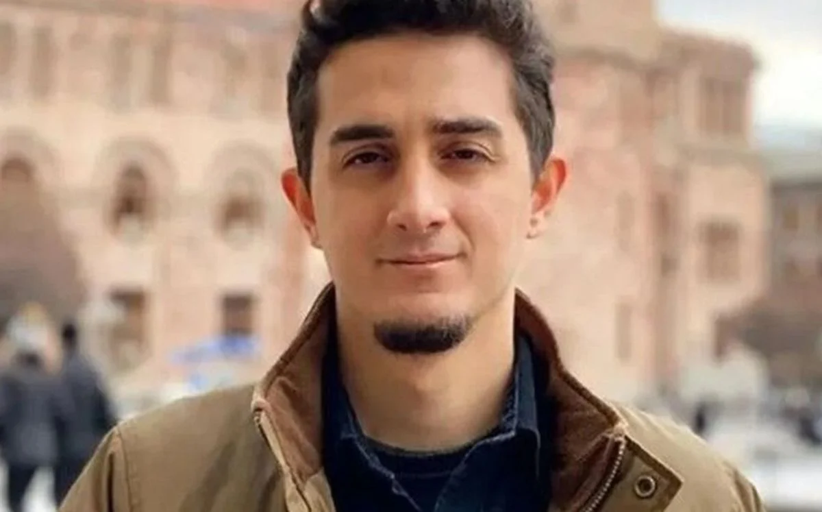 Ruhi Çenet Kimdir?