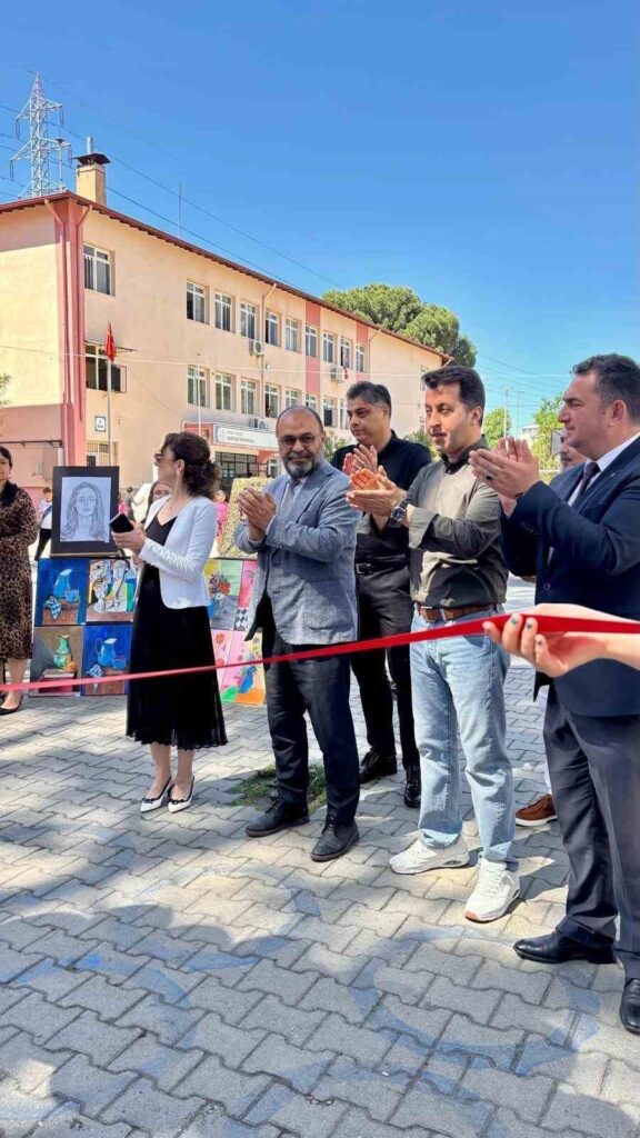 sehitler ortaokulundan teknoloji tasarim ve gorsel sanatlar sergisi 787afcb1b56d