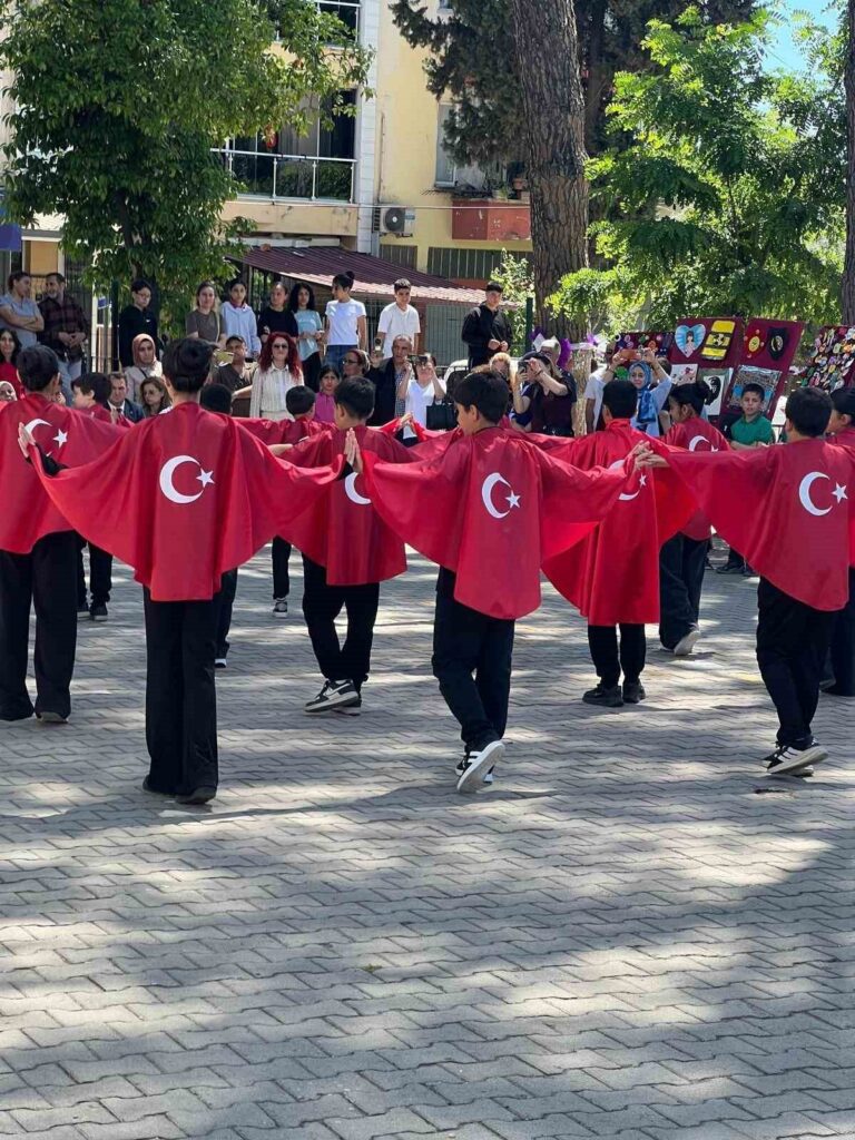 sehitler ortaokulundan teknoloji tasarim ve gorsel sanatlar sergisi d2756ddc7fbb