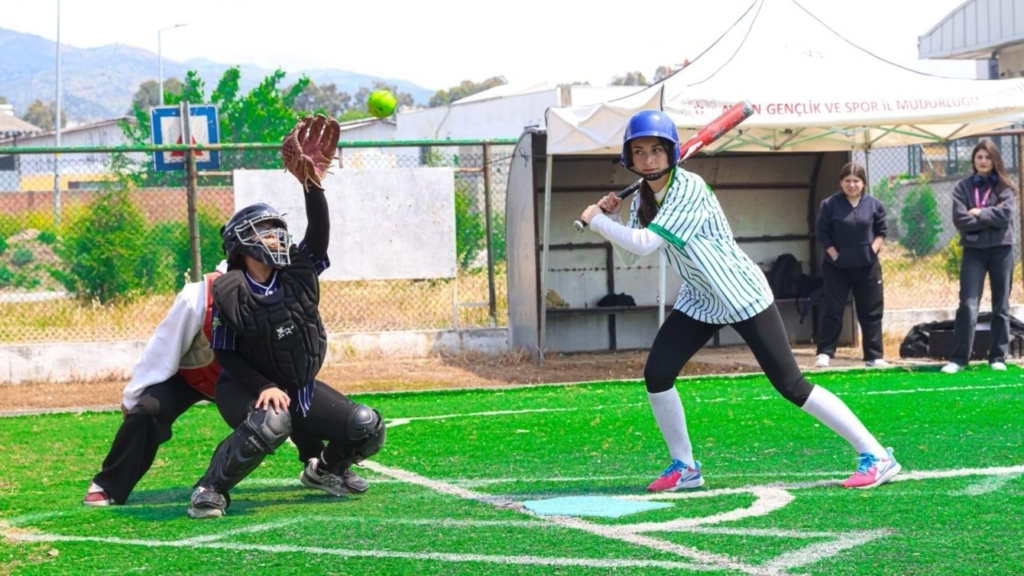 softbol heyecani aydinin ev sahipliginde basladi 4dfa2a96147c