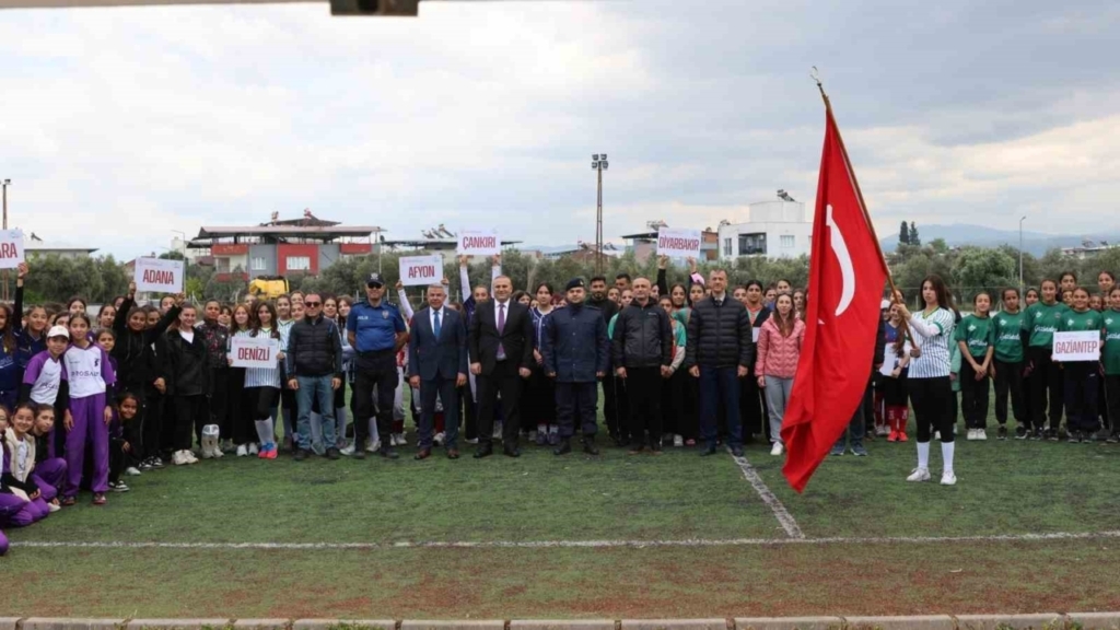 softbol heyecani aydinin ev sahipliginde basladi 92b2de818ed4